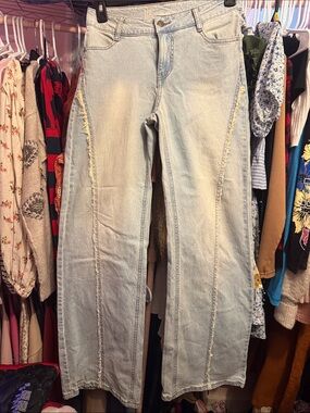 Light Wash Women’s Wide Leg Jeans